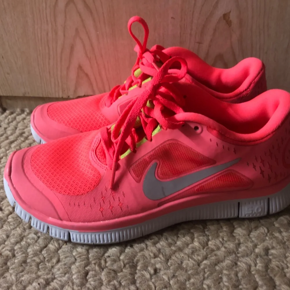 Women’s Nike Free Run Shoes Pink US Size 6.5 - Picture 2 of 8